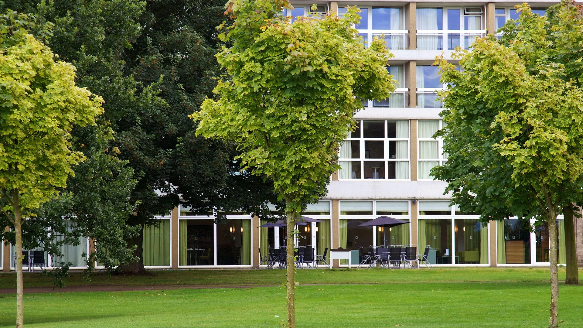 10 Four-Star Hotels in Lincolnshire Worth Booking