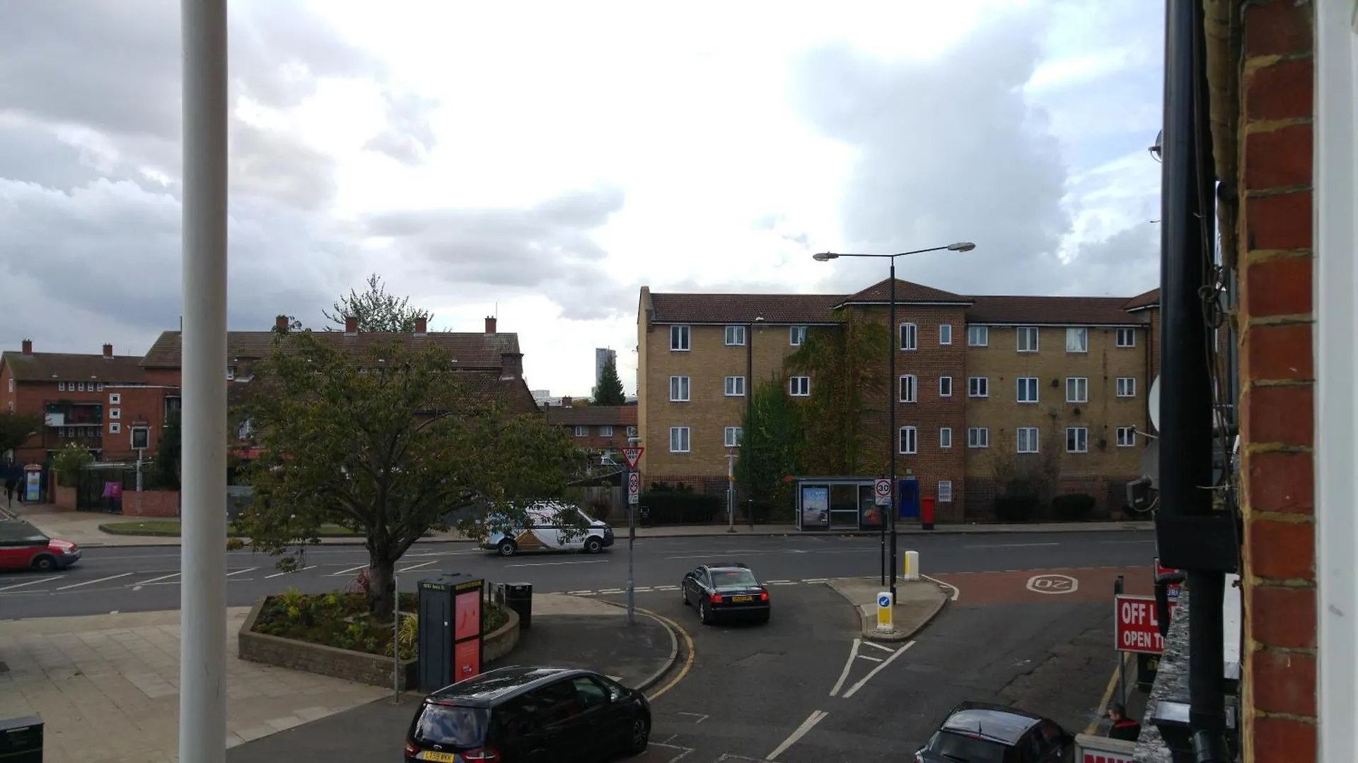 4 Budget 2-Star Hotels in East End That Deliver