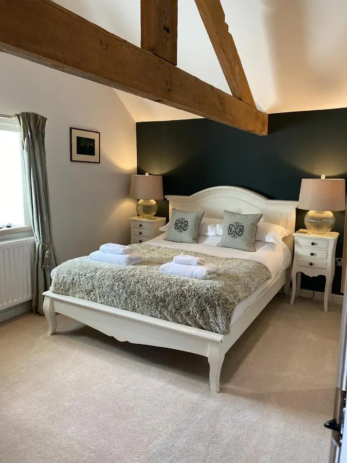 Where to Stay Near Peveril Castle: 4 Hotels for Couples