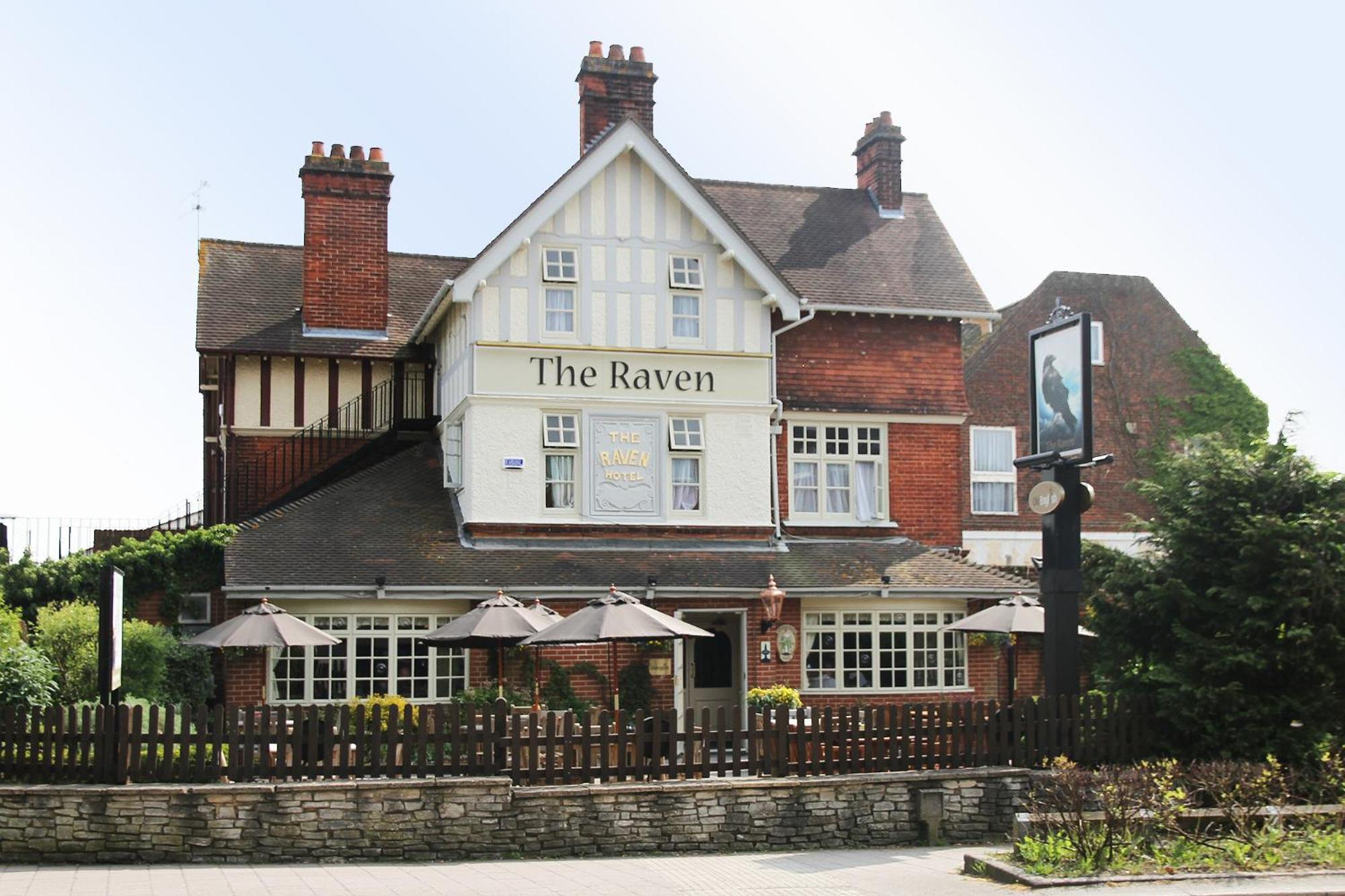 8 Central Hotels Close to North Hants Golf Club in Fleet