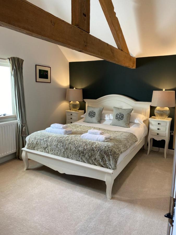 Where to Stay Near Peveril Castle: 4 Hotels for Couples